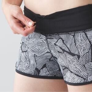 Lululemon Shorts Speed Short Dottie Tribe White / Black SZ 4